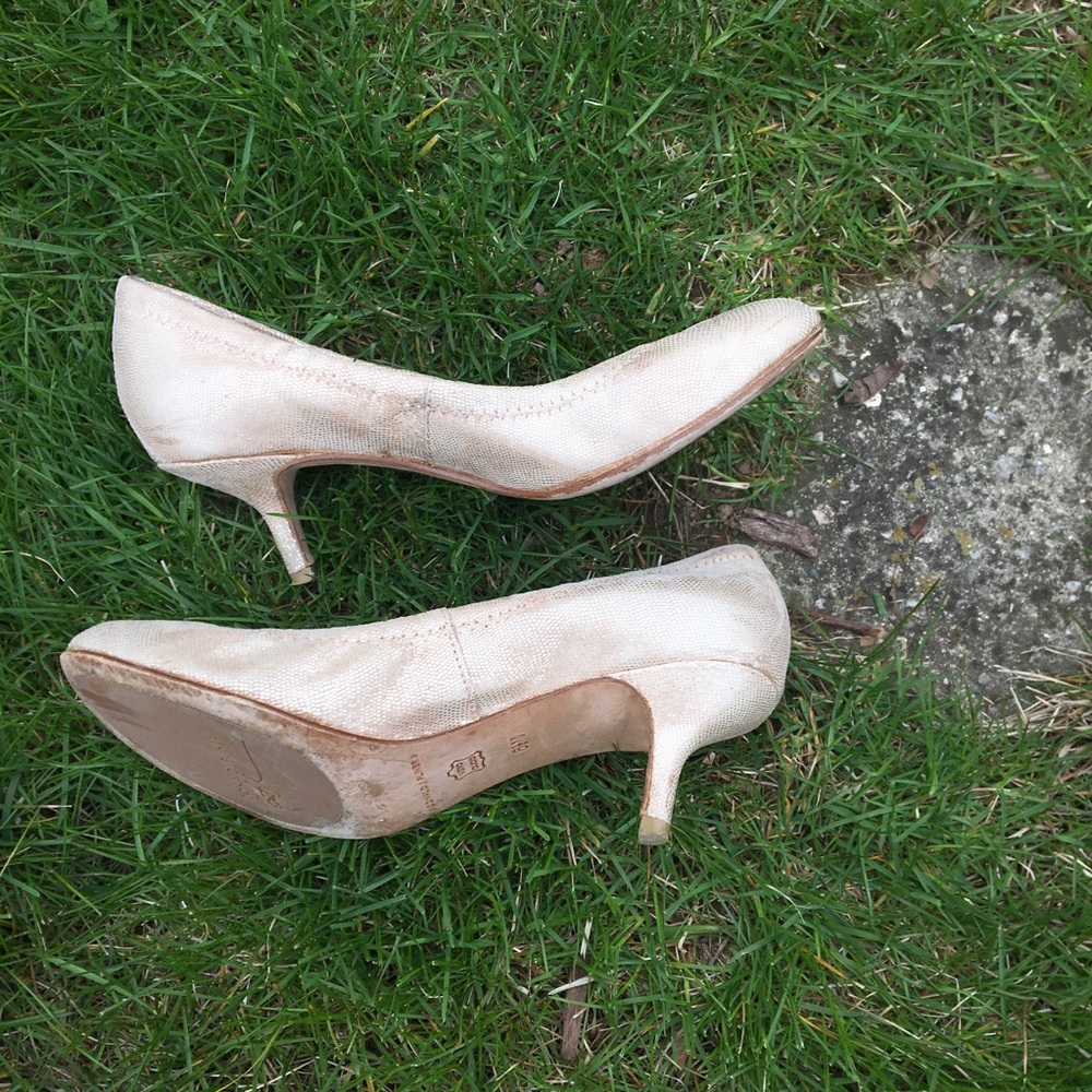 Donald J Pliner Golden Kitten Heels Size 6.5